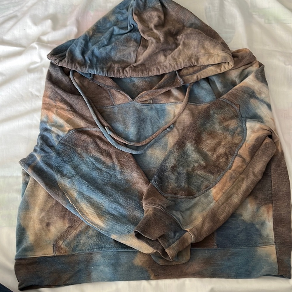 Women’s hooded tie dyed sweatshirt